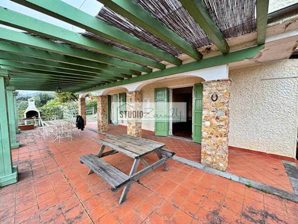 casa indipendente in vendita a Pietrasanta in zona Strettoia