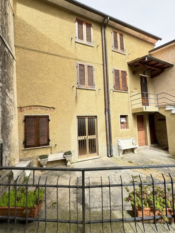 casa indipendente in vendita a Pietrasanta in zona Capezzano Monte