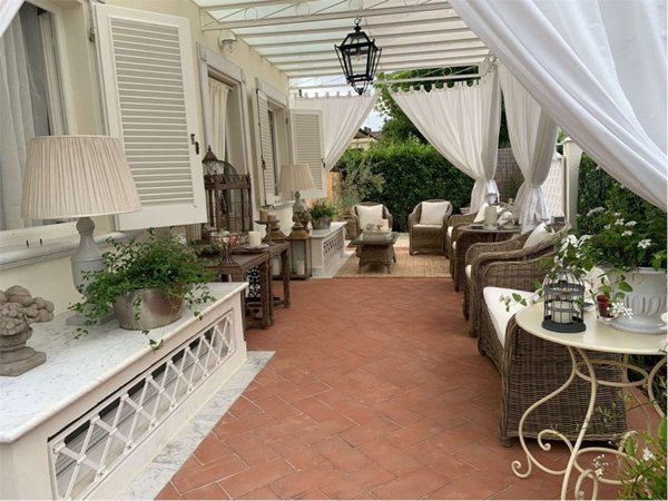 casa indipendente in vendita a Pietrasanta in zona Vignone