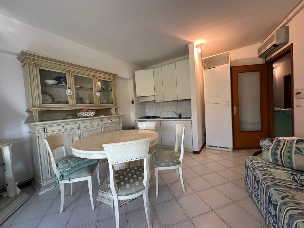 appartamento in vendita a Pietrasanta in zona Fiumetto