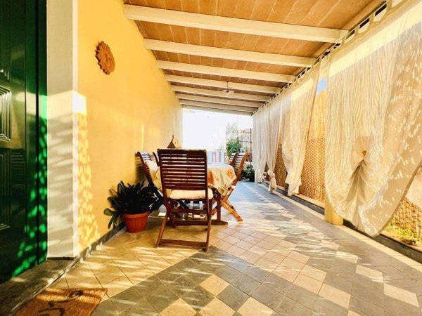 casa indipendente in vendita a Pietrasanta in zona Vignone