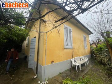 casa indipendente in vendita a Pietrasanta in zona Tonfano