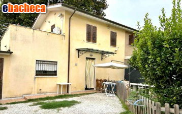 casa indipendente in vendita a Pietrasanta in zona Africa