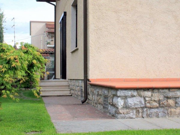 casa indipendente in vendita a Pietrasanta in zona Vignone