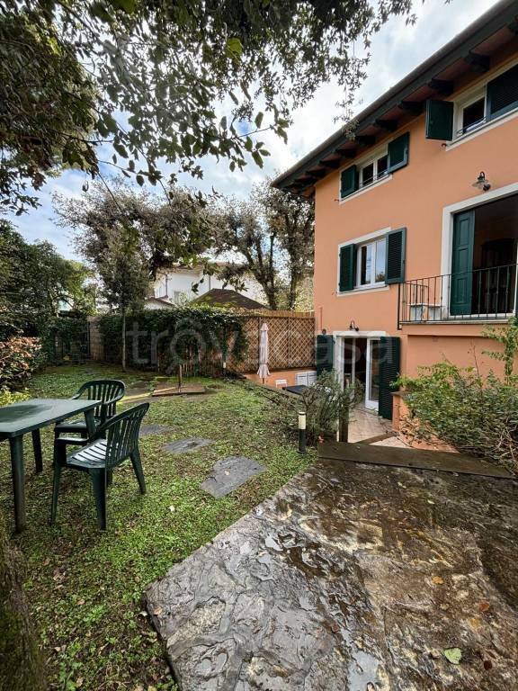casa indipendente in vendita a Pietrasanta in zona Focette
