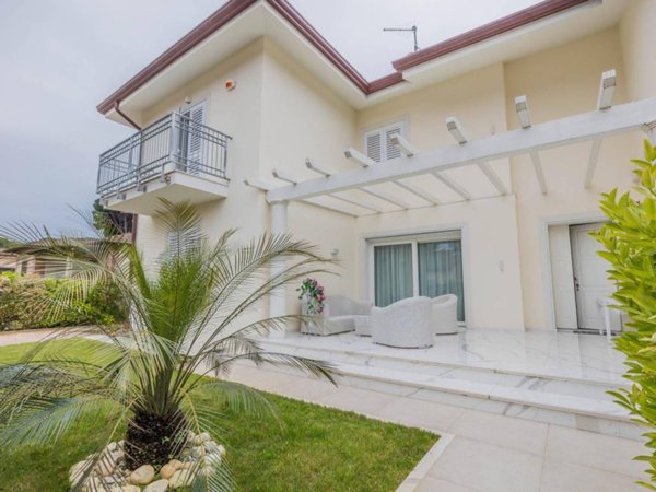 casa indipendente in vendita a Pietrasanta in zona Motrone