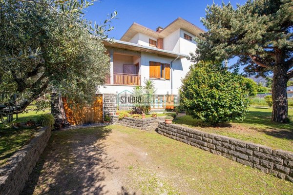 casa indipendente in vendita a Pietrasanta