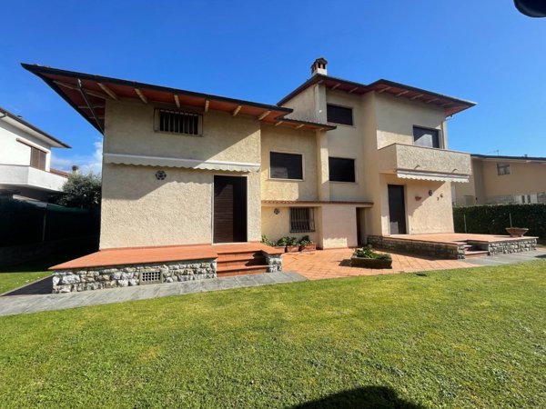 casa indipendente in vendita a Pietrasanta