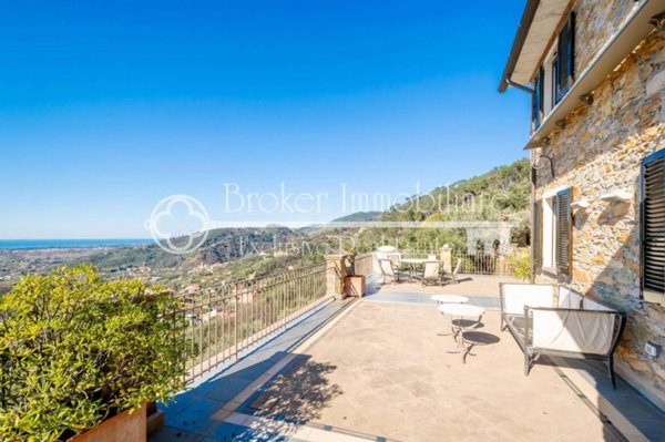 casa indipendente in vendita a Pietrasanta in zona Africa