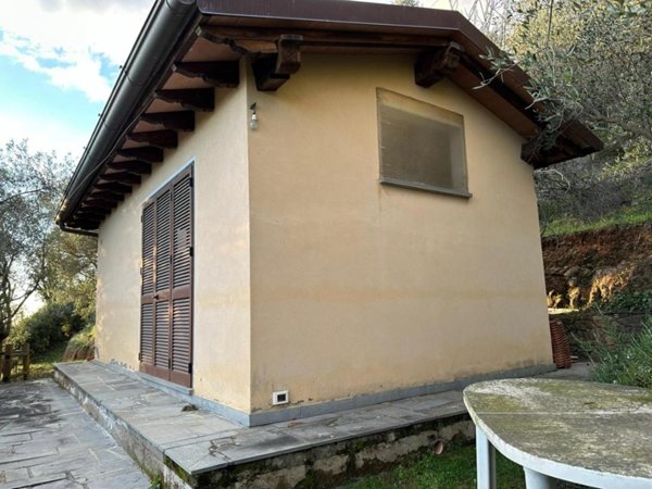 negozio in vendita a Pietrasanta in zona Strettoia