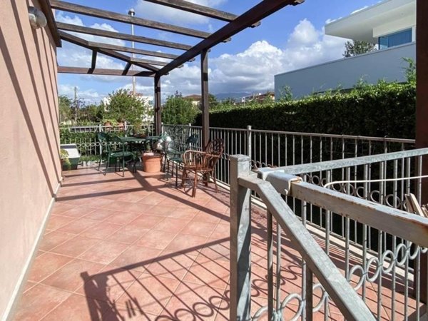 casa indipendente in vendita a Pietrasanta in zona Marina di Pietrasanta