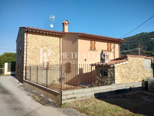 casale in vendita a Pietrasanta