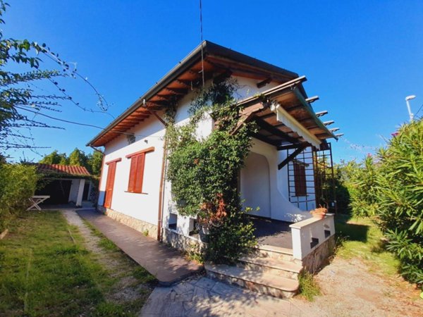 casa indipendente in vendita a Pietrasanta in zona Marina di Pietrasanta
