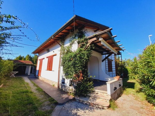 casa indipendente in vendita a Pietrasanta in zona Marina di Pietrasanta