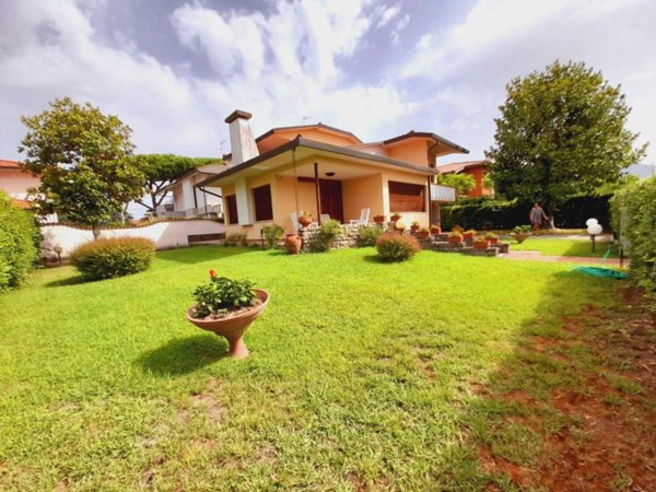 casa indipendente in vendita a Pietrasanta