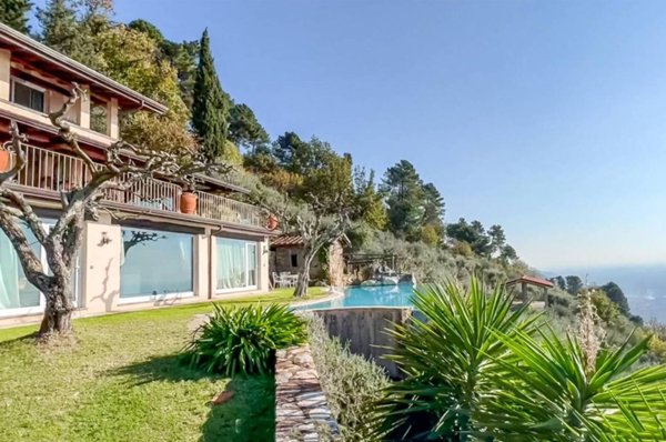 casa indipendente in vendita a Pietrasanta
