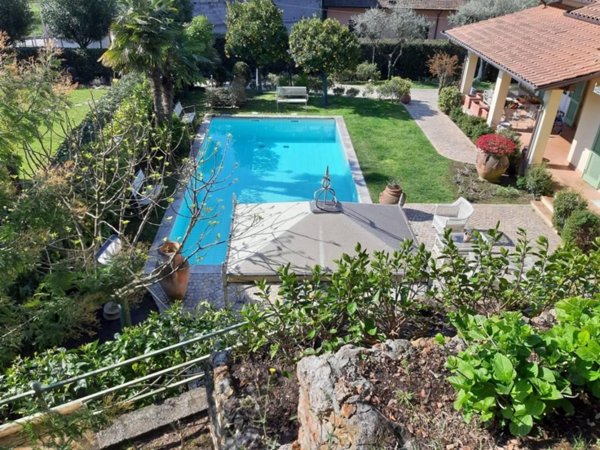 casa indipendente in vendita a Pietrasanta