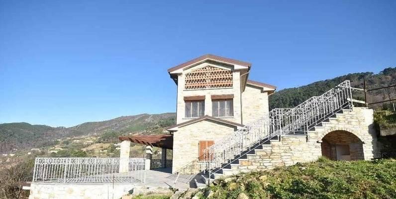 casa indipendente in vendita a Pietrasanta in zona Strettoia