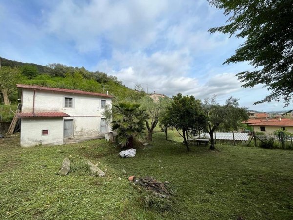 terreno edificabile in vendita a Pietrasanta in zona Strettoia