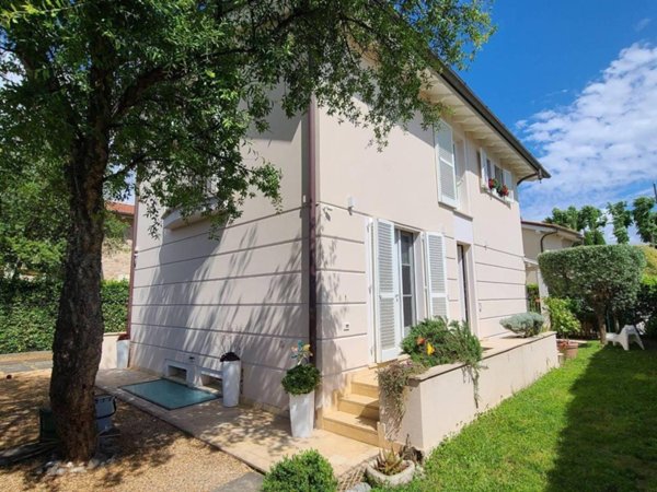 casa indipendente in vendita a Pietrasanta