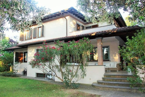 casa indipendente in vendita a Pietrasanta