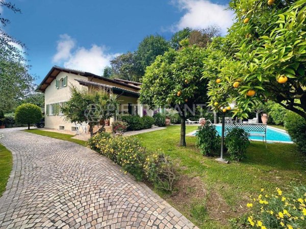 casa indipendente in vendita a Pietrasanta