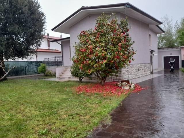 casa indipendente in vendita a Pietrasanta in zona Tonfano