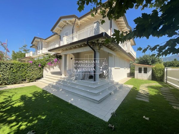 casa indipendente in vendita a Pietrasanta in zona Fiumetto