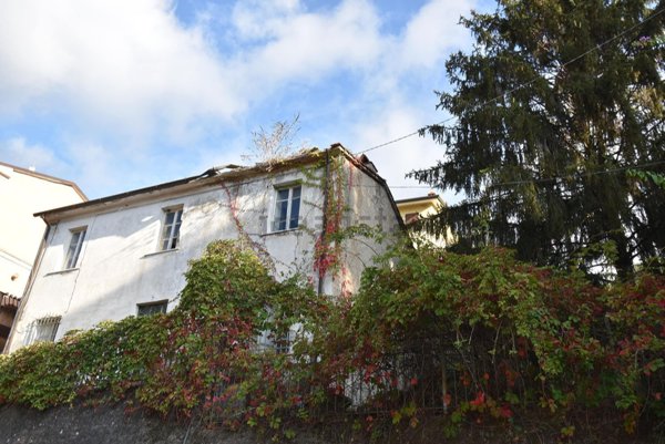 casa indipendente in vendita a Pietrasanta in zona Strettoia