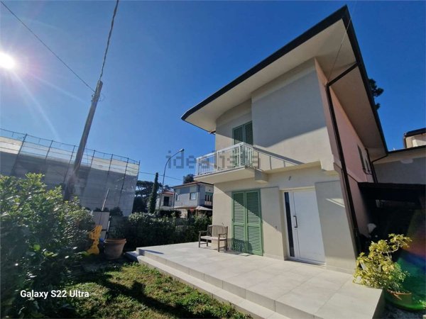casa indipendente in vendita a Pietrasanta in zona Marina di Pietrasanta