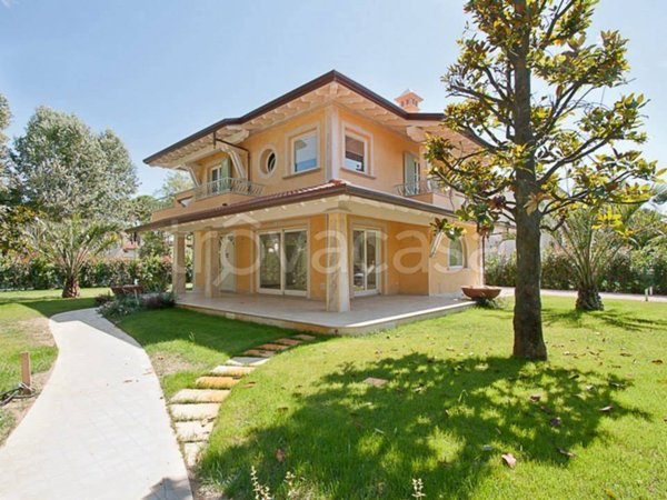 casa indipendente in vendita a Pietrasanta in zona Fiumetto