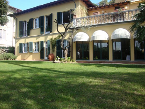 casa indipendente in vendita a Pietrasanta in zona Marina di Pietrasanta