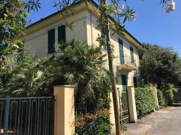 casa indipendente in vendita a Pietrasanta in zona Marina di Pietrasanta