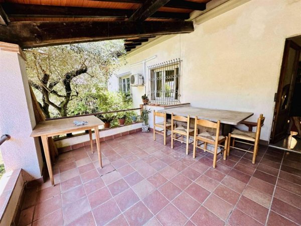 casa indipendente in vendita a Pietrasanta in zona Tonfano