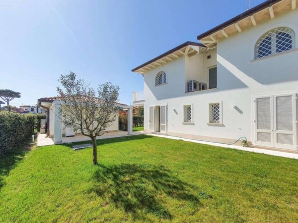 casa indipendente in vendita a Pietrasanta in zona Marina di Pietrasanta