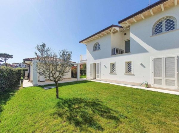 casa indipendente in vendita a Pietrasanta in zona Marina di Pietrasanta