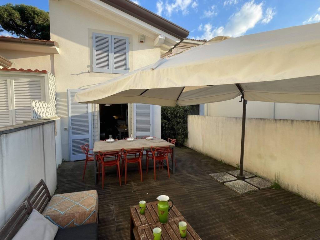 casa indipendente in vendita a Pietrasanta in zona Marina di Pietrasanta