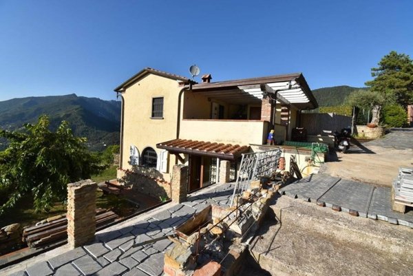 casa indipendente in vendita a Pietrasanta