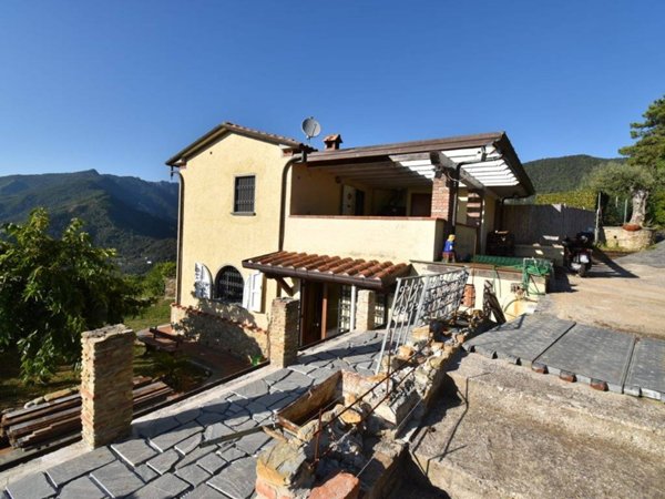 casa indipendente in vendita a Pietrasanta