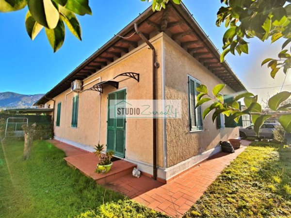 casa indipendente in vendita a Pietrasanta
