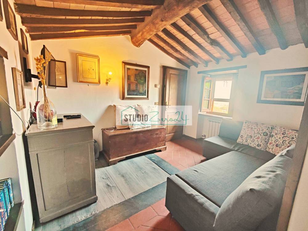 casa indipendente in vendita a Pietrasanta in zona Strettoia
