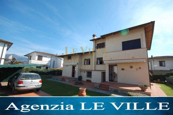 casa indipendente in vendita a Pietrasanta in zona Tonfano