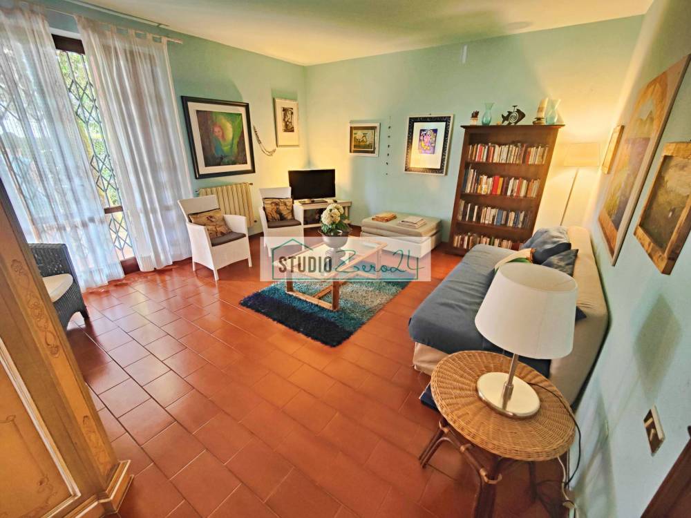 casa indipendente in vendita a Pietrasanta in zona Tonfano