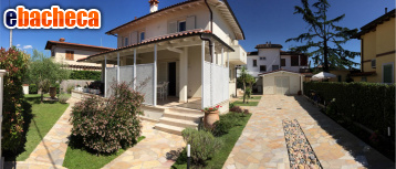 casa indipendente in vendita a Pietrasanta in zona Tonfano