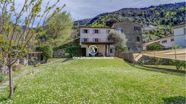 casa indipendente in vendita a Pietrasanta in zona Castello