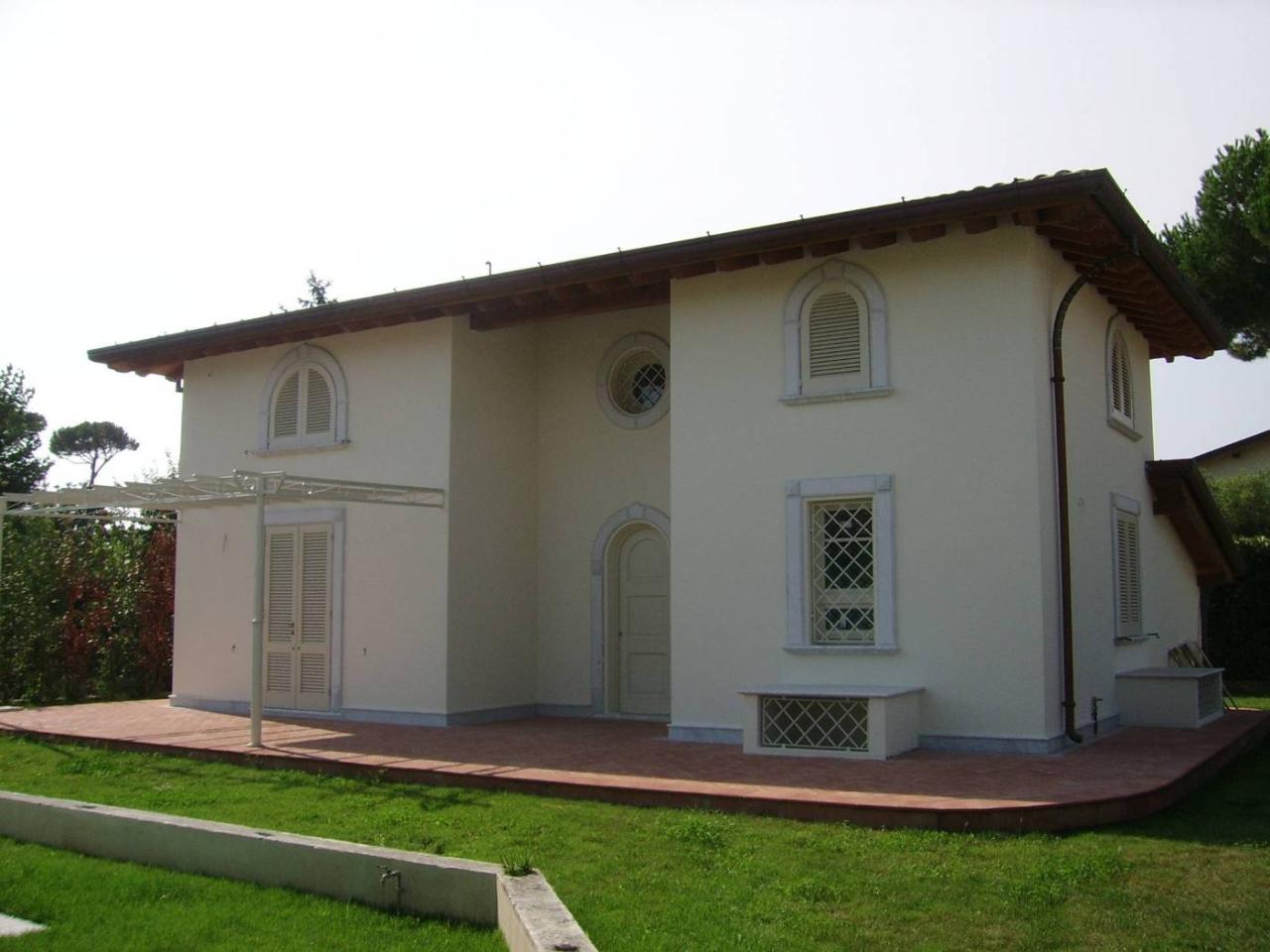 casa indipendente in vendita a Pietrasanta in zona Tonfano