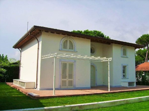 casa indipendente in vendita a Pietrasanta in zona Tonfano