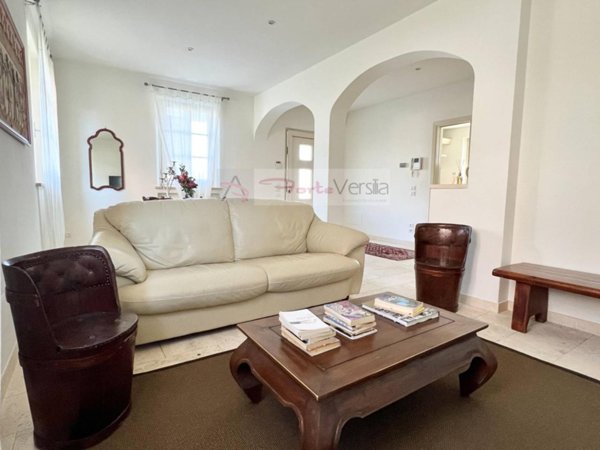 casa indipendente in vendita a Pietrasanta in zona Strettoia