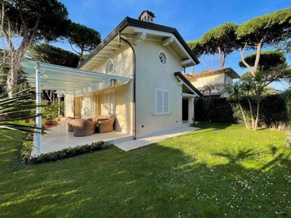 casa indipendente in vendita a Pietrasanta in zona Marina di Pietrasanta