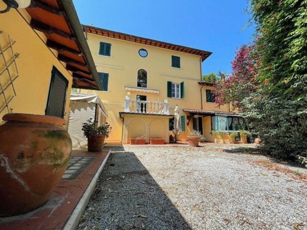 casa indipendente in vendita a Pietrasanta